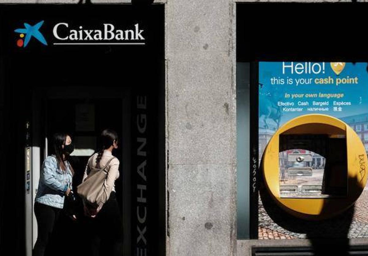 Estafas Bancarias | Alerta De CaixaBank, Santander Y BBVA A Sus ...